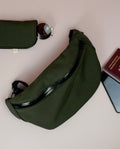 Sac banane imperméable fait main en toile verte – Accessoire outdoor PiAnna Atelier