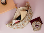 Intérieur du sac banane artisanal ouvert avec contenu – PiAnna Atelier